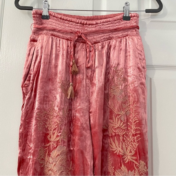 ANTHROPOLOGIE Rosie Bohemian Velvet Floral Embroidered Jogger in Pink - Picture 6 of 14